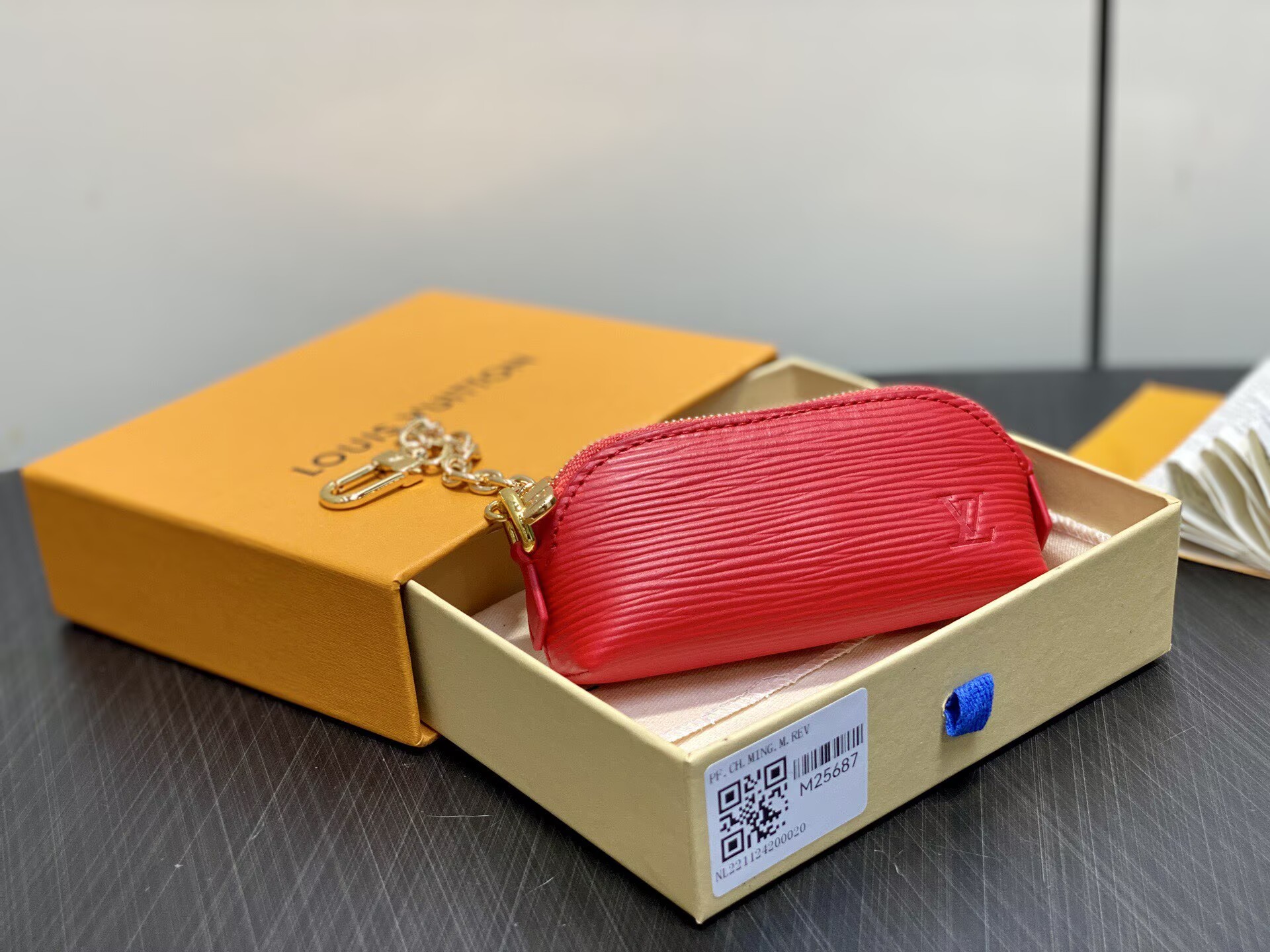 LouisV Cosmetic Lipstick