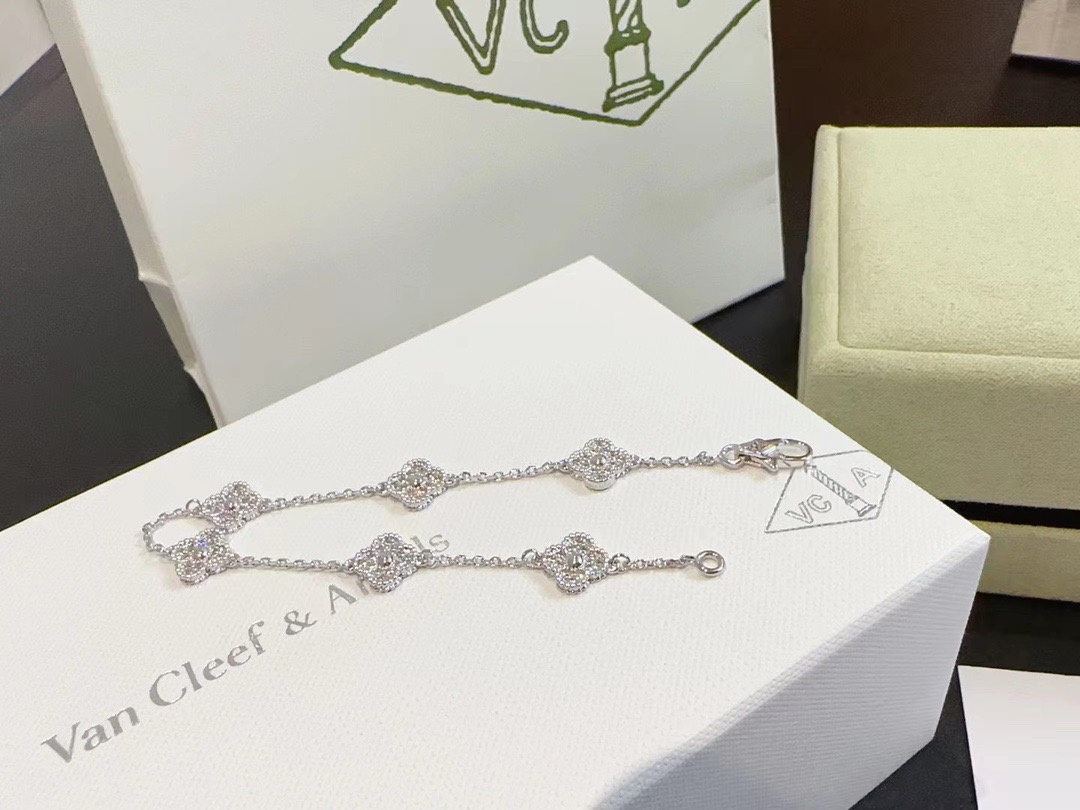 Van Cleef & Arpels B