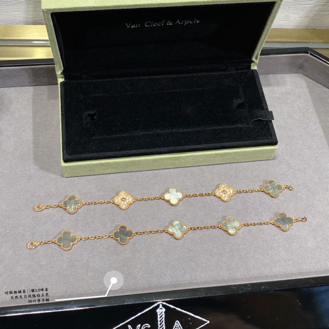 Van Cleef & Arpels B