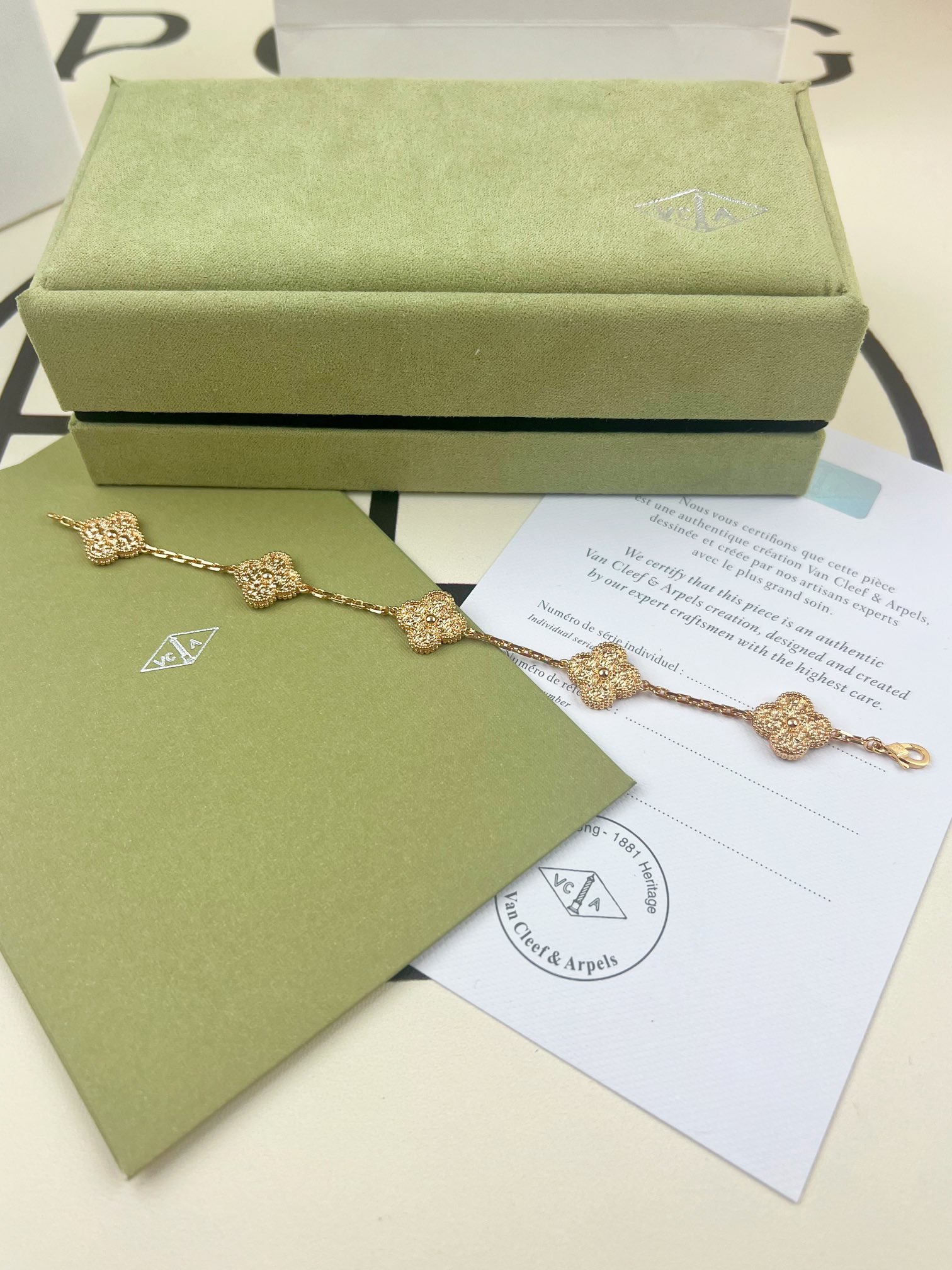 Van Cleef & Arpels B