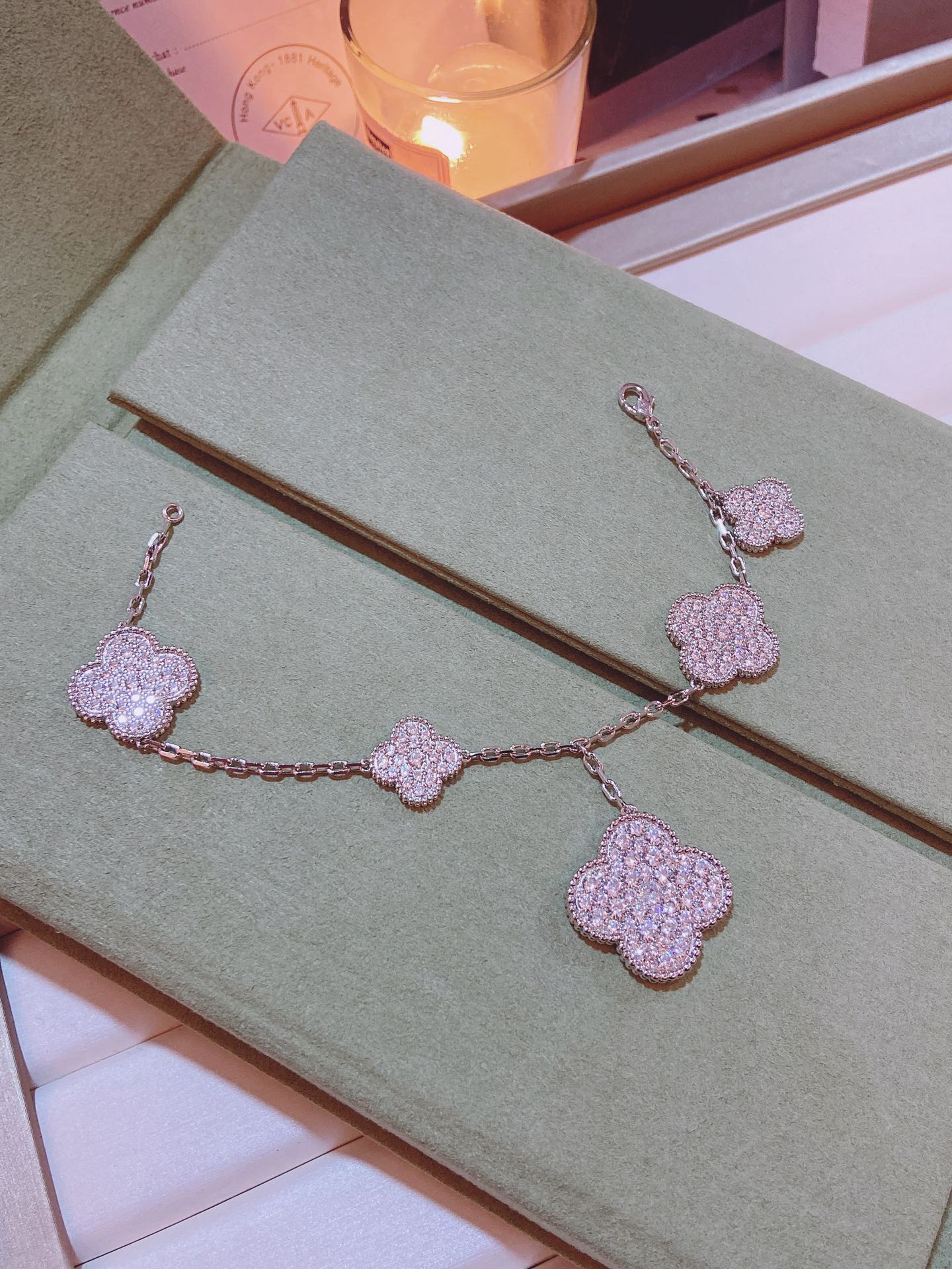 Van Cleef & Arpels B