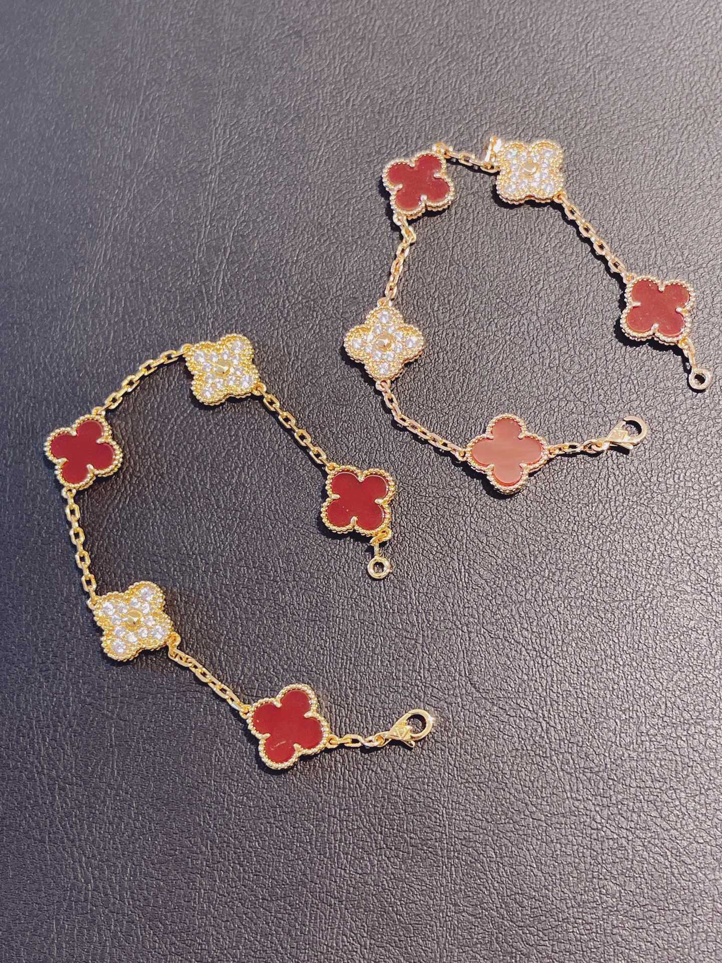Van Cleef & Arpels B