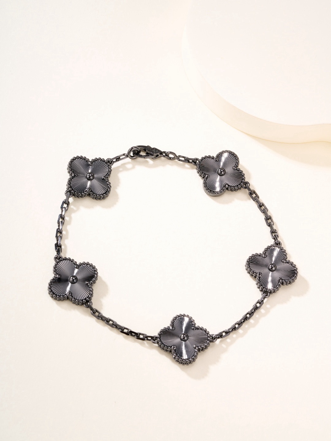 Van Cleef & Arpels B