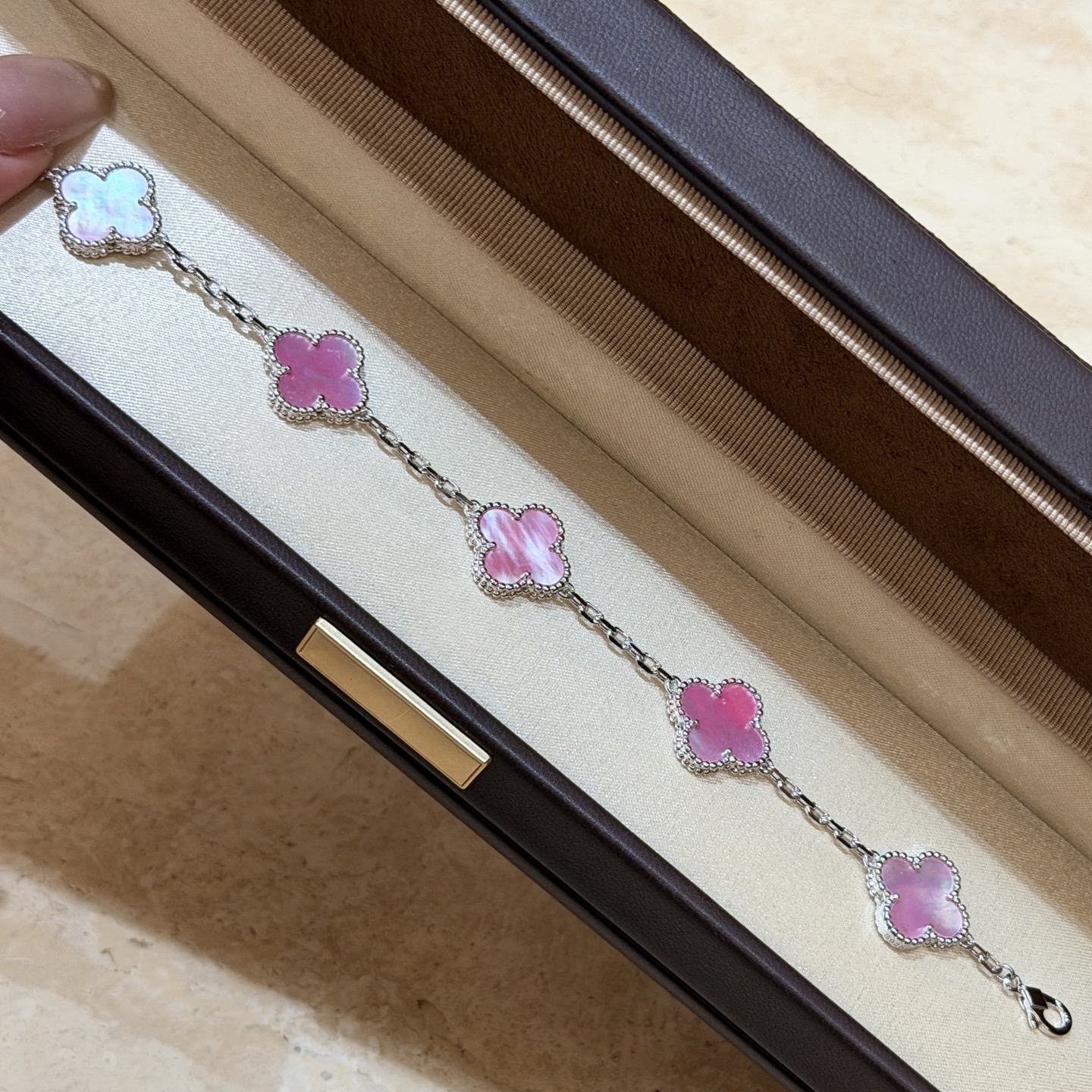 Van Cleef & Arpels B