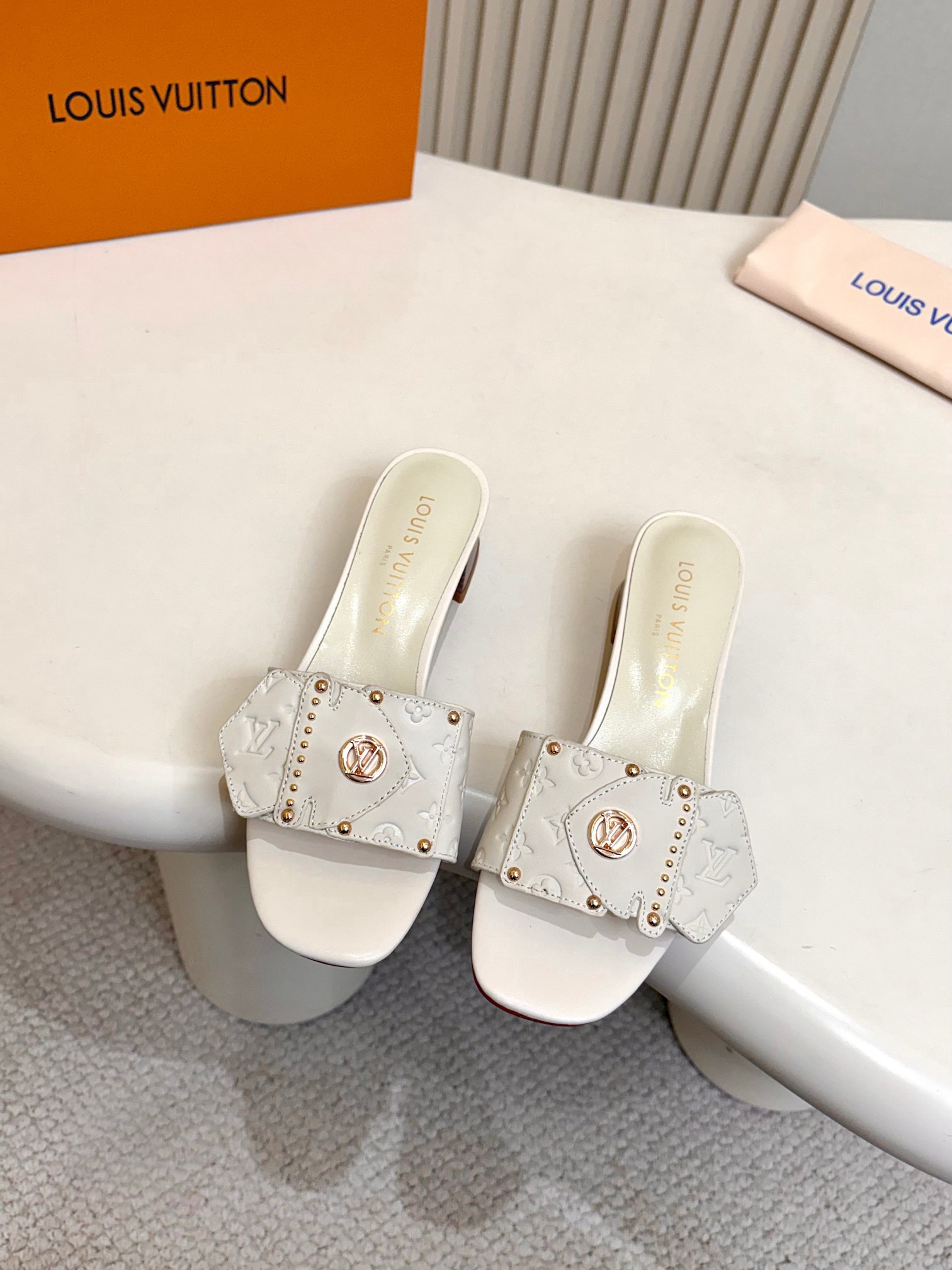 LV  Sheepskin lining